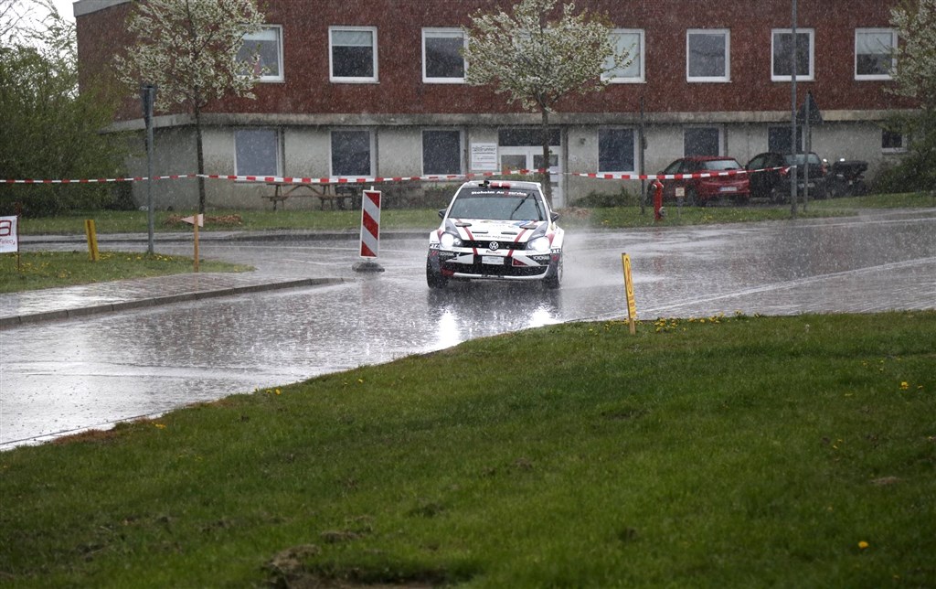 Jan Petersen/Jeannette Kvick under regnbye i Cimbern Rallye 2019.